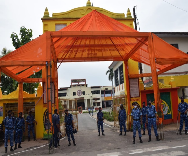 साकेत महाविद्यालय का प्रवेश द्वार तैयार किया गया, पीएम मोदी हेलीकॉप्टर से यही उतरेंगे