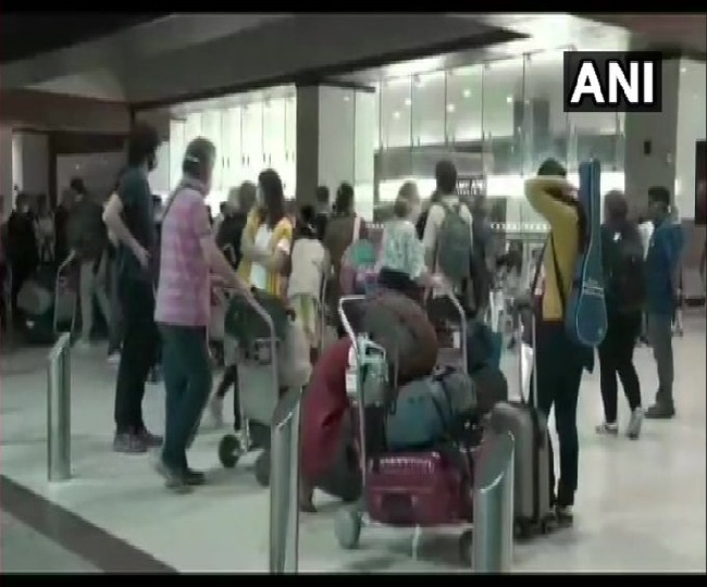 112 फ्रांसीसी नागरिकों को पेरिस के लिए किया गया रवाना
