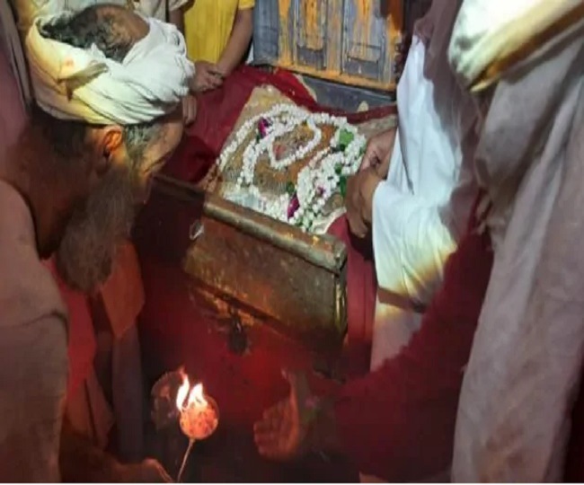 कोरोना के चलते श्रीराम जन्मभूमि पर नहीं गया 'हनुमान निशान, हनुमानगढ़ी में ही विशेष पूजा