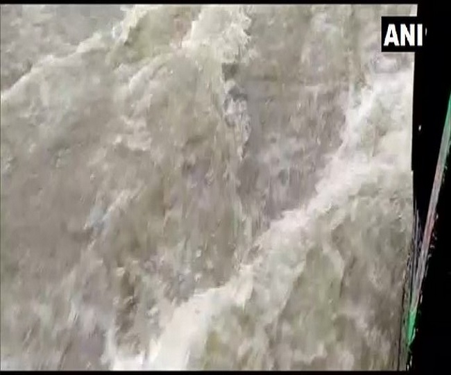 मराठा कॉलोनी के पास सांताक्रूज़ ईस्ट में जलभराव