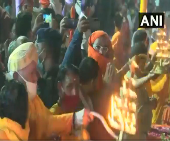 आरएसएस प्रमुख मोहन भागवत ने अयोध्या में सरयू घाट पहुंचकर पूजा अर्चना की