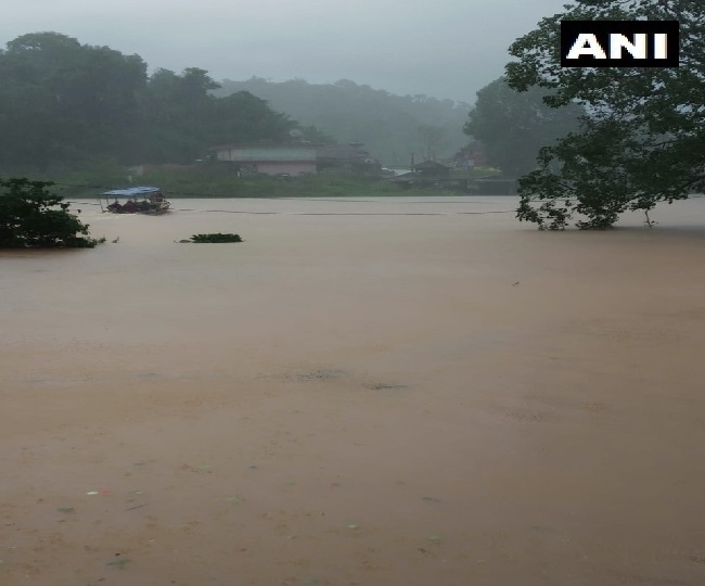 कर्नाटक के कोडागु जिले में बने बाढ़ के हालात