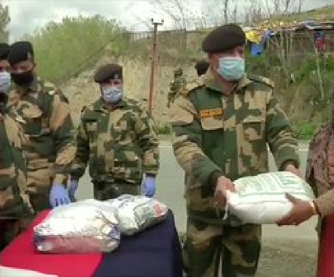 जम्मू और कश्मीर में मजदूरों के बीच राशन और अन्य आवश्यक वस्तुओं का वितरण