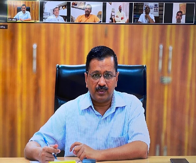 दिल्ली के मुख्यमंत्री अरविंद केजरीवाल ने सांसदों वीडियो-कॉन्फ्रेंसिंग की