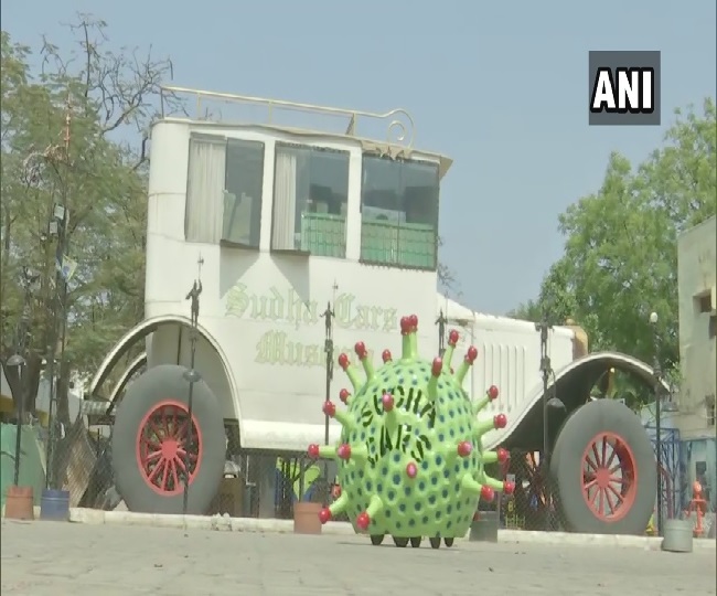 कोरोना हेलमेट के बाद अब हैदराबाद में कोरोना कार कोविड-19 के प्रति जागरुकता फैला रही