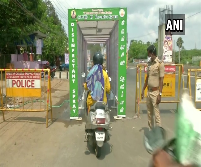 चेन्नई में दो पहिया वाहनों के आने-जाने के लिए बना Disinfectant tunnel लगाए गए