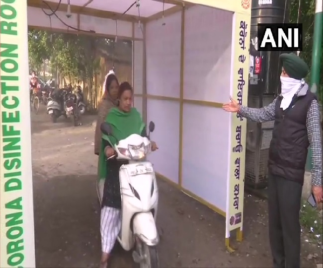 पंजाब में दो पहिया वाहनों के लिए लगाए गए disinfection tunnel