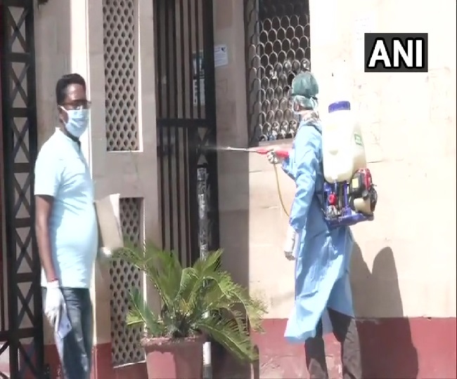 दिल्ली: द्वारका को किया गया सैनिटाइज