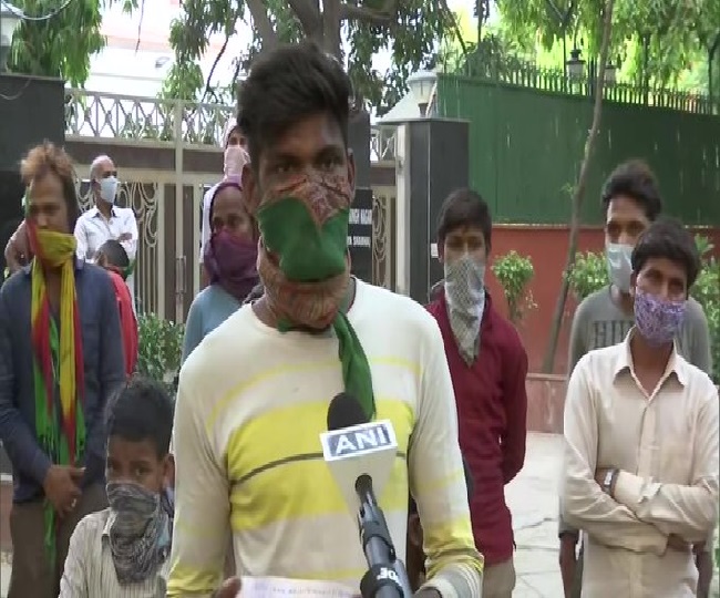 संसद मार्ग पहुंचे प्रवासी