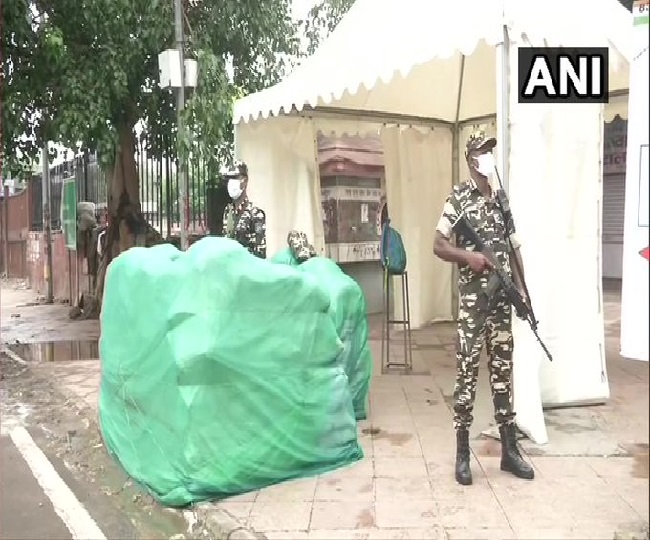 लाल किले के पास सुरक्षा कड़ी हुई