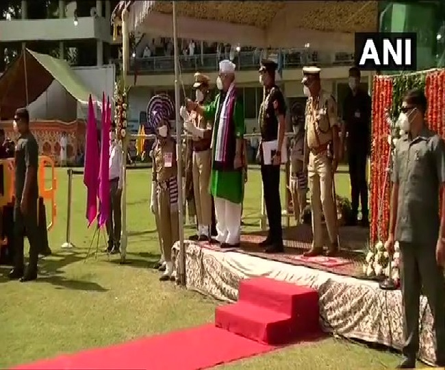 जम्मू और कश्मीर के लेफ्टिनेंट गवर्नर मनोज सिन्हा फहराया तिरंगा