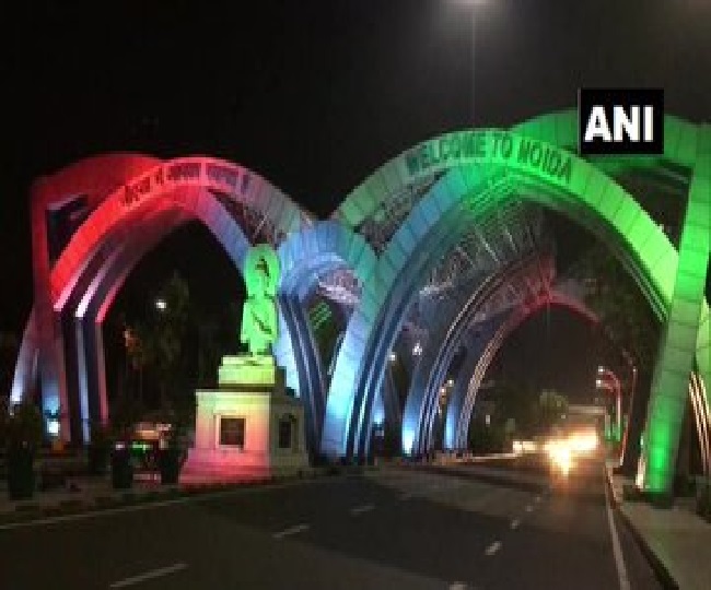 दिल्ली-यूपी बॉर्डर पर नोएडा एंट्री गेट पर दिखा दिखा अदभुत नजारा