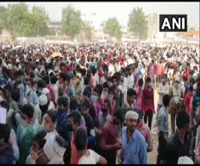 रामलीला ग्राउंड में हजार प्रवासी मजदूर हुए इकट्ठा