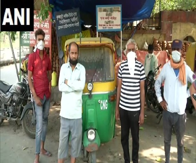 दिल्ली में ऑटो रिक्शा चालकों को करना पड़ रहा है आर्थिक परेशानियों का सामना