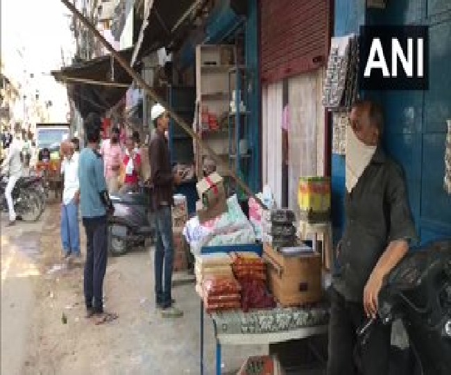 लॉकडाउन 4.0 के दूसरे दिन प्रयागराज की मुख्य मार्केट चौक खुला