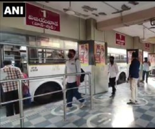 आंध्र प्रदेश में इंटर स्टेट बस सेवा फिर से शुरू।