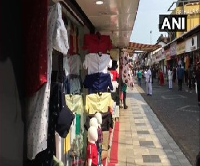 केरल में खुली कई दुकानें