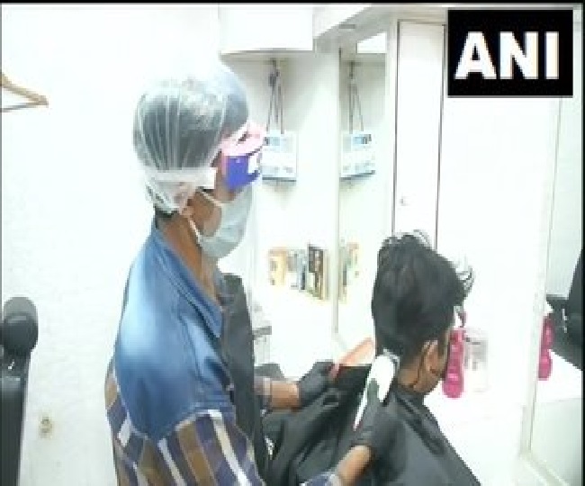 लखनऊ में फिर से खुले पार्लर