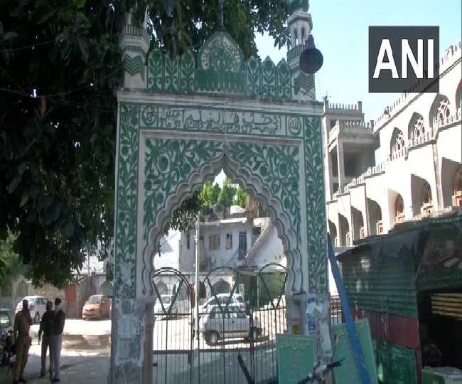 जम्मू-कश्मीर में घरों में लोगों ने पढ़ी नमाज, बंद रहे मस्जिद