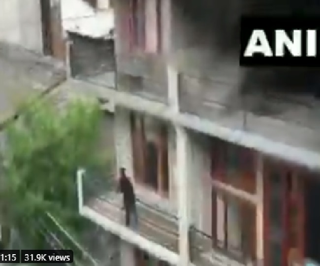 हिमाचल प्रदेश में लोगों ने अपनी छतों के पास से हुनमान आरती में हिस्सा लिया