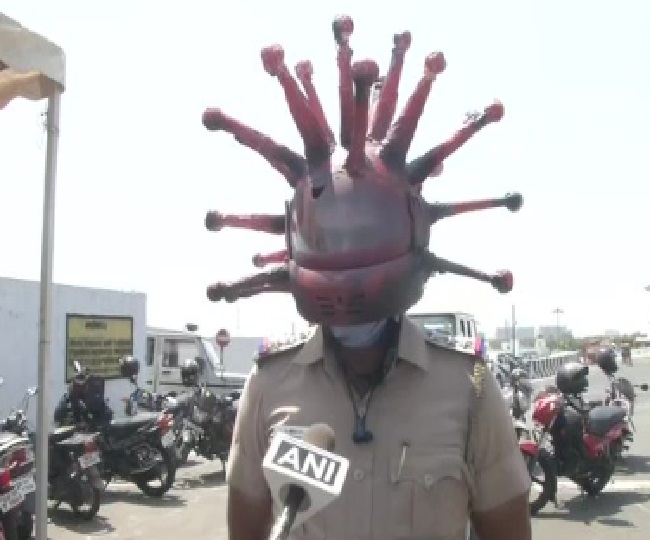 तमिलनाडु में अनोखे स्टाइल में पुलिस ने किया लोगों को जागरुक