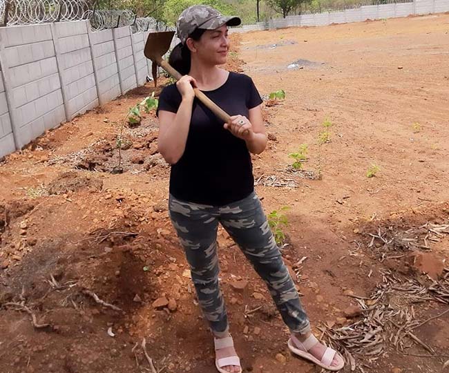 रियल लाइफ में काफी अलग