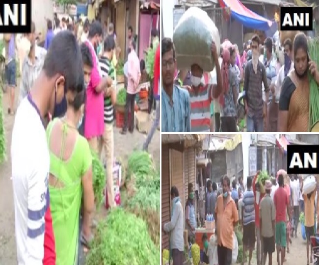 मुंबई के दादर में सब्जी बाजार में भारी भीड़