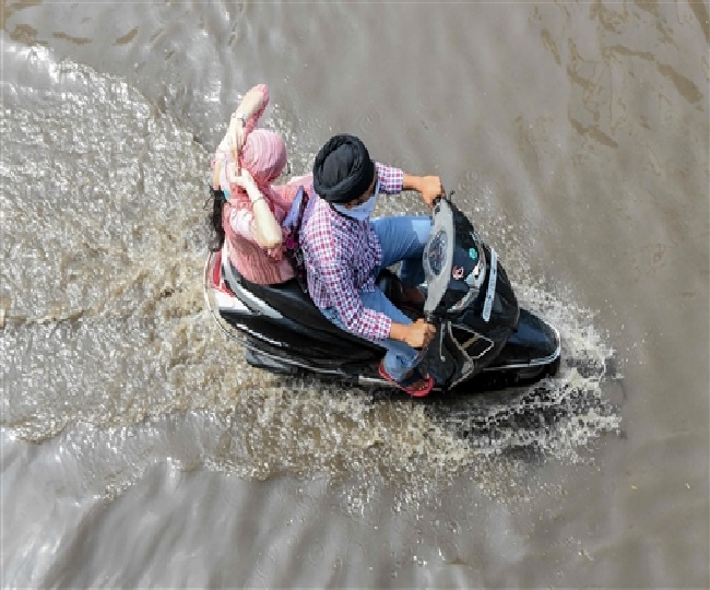 अमृतसर में भारी बारिश के चलते भरा पानी