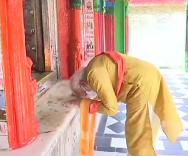 प्रधानमंत्री ने हनुमानगढ़ी का किया दर्शन, टेका माथा-आरती कर दी दक्षिणा