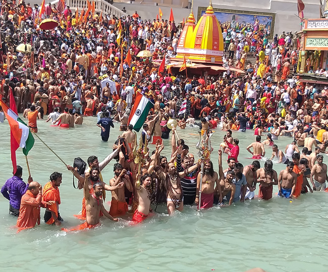 हरिद्वार में महाशिवरात्रि पर अखाड़ों का स्नान