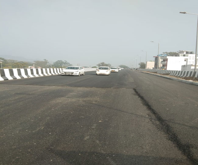 हरिद्वार में शंकराचार्य फ्लाइओवर से गुजरते वाहन। जागरण