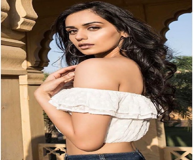 मानुषी छिल्लर ने सेल्फ-आइसोलेशन और सोशल डिस्टेंसिंग का किया प्रचार