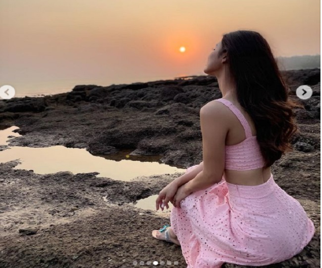 मौनी रॉय हॉट फोटोज़