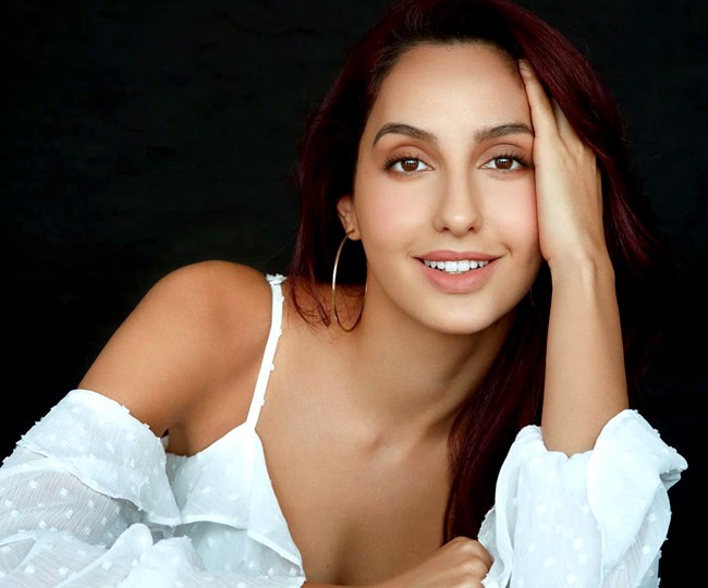 फिल्म एक्ट्रेस नोरा फतेही सोशल मीडिया पर है लोकप्रिय