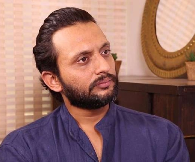 ज़ीशान भी दिल्ली पहुंचे