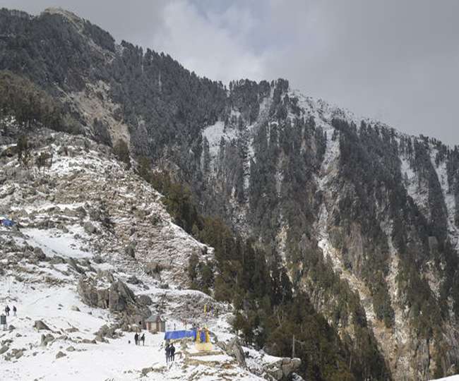 कांगड़ा में बारिश, पहाड़ों में बर्फबारी शुरू