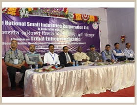 व्यवसायी बनने की सोच विकसित करें आदिवासी युवा