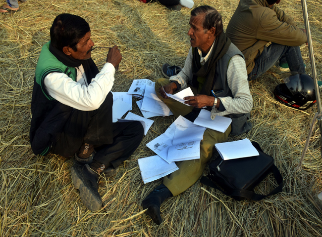 आप भी इन तस्वीरों से करें कुंभ मेले के सौहार्द का दीदार