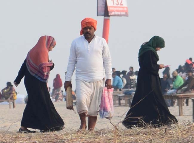 आप भी इन तस्वीरों से करें कुंभ मेले के सौहार्द का दीदार