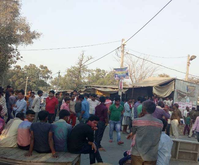 बिहार में खून की होली: चार युवकों की हत्या, पत्रकार को चाकूओं से गोदा, पुलिस पर हमला