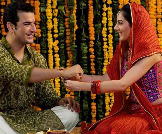 इस समय भाई की कलाई पर बांधेगी राखी तो मिलेगी दीर्घायु