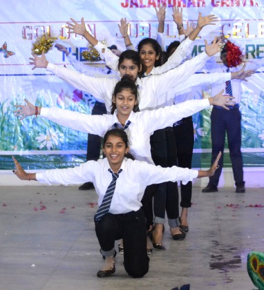 बीएसएफ स्कूल के 50 साल से सफर को दिखाया
