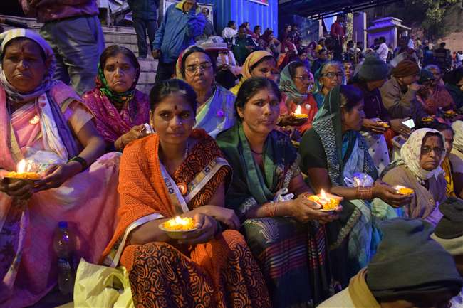 मौनी अमावस्या व सोमवती अमावस्या का बन रहा दुर्लभ संयोग, उमड़ी श्रद्धालुओं की भीड़