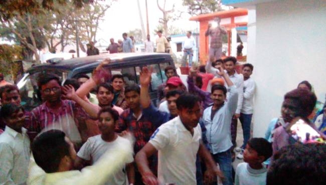 नगीना के रंग डालने को लेकर सांप्रदायिक बवाल