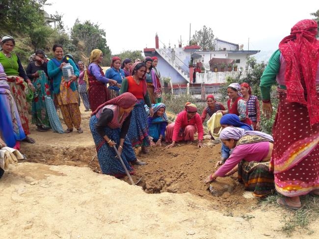 धारगैड़ की महिलाओं ने श्रमदान से बनाया मोटरमार्ग