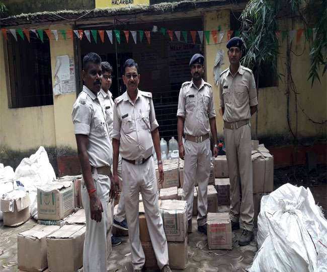 हजारीबाग के जंगलों में उत्पाद विभाग का छापा, भारी मात्रा में शराब बरामद Hazaribagh News