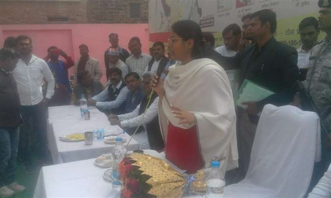 केंद्रीय राज्य मंत्री अनुप्रिया पटेल ने मीरजापुर में गांव की चौपाल को किया संबोधित