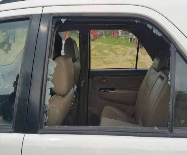 राहुल गांधी की कार पर पथराव के लिए चित्र परिणाम