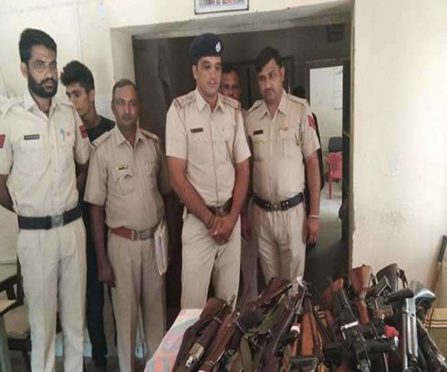 सिरसा डेरा से भारी संख्या में हथियार बरामद, मिला राइफलों का जखीरा