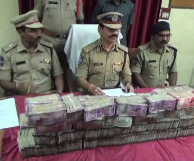 तेलंगाना विधानसभा चुनाव : पुलिस ने कार से पौने छह करोड़ जब्त किए